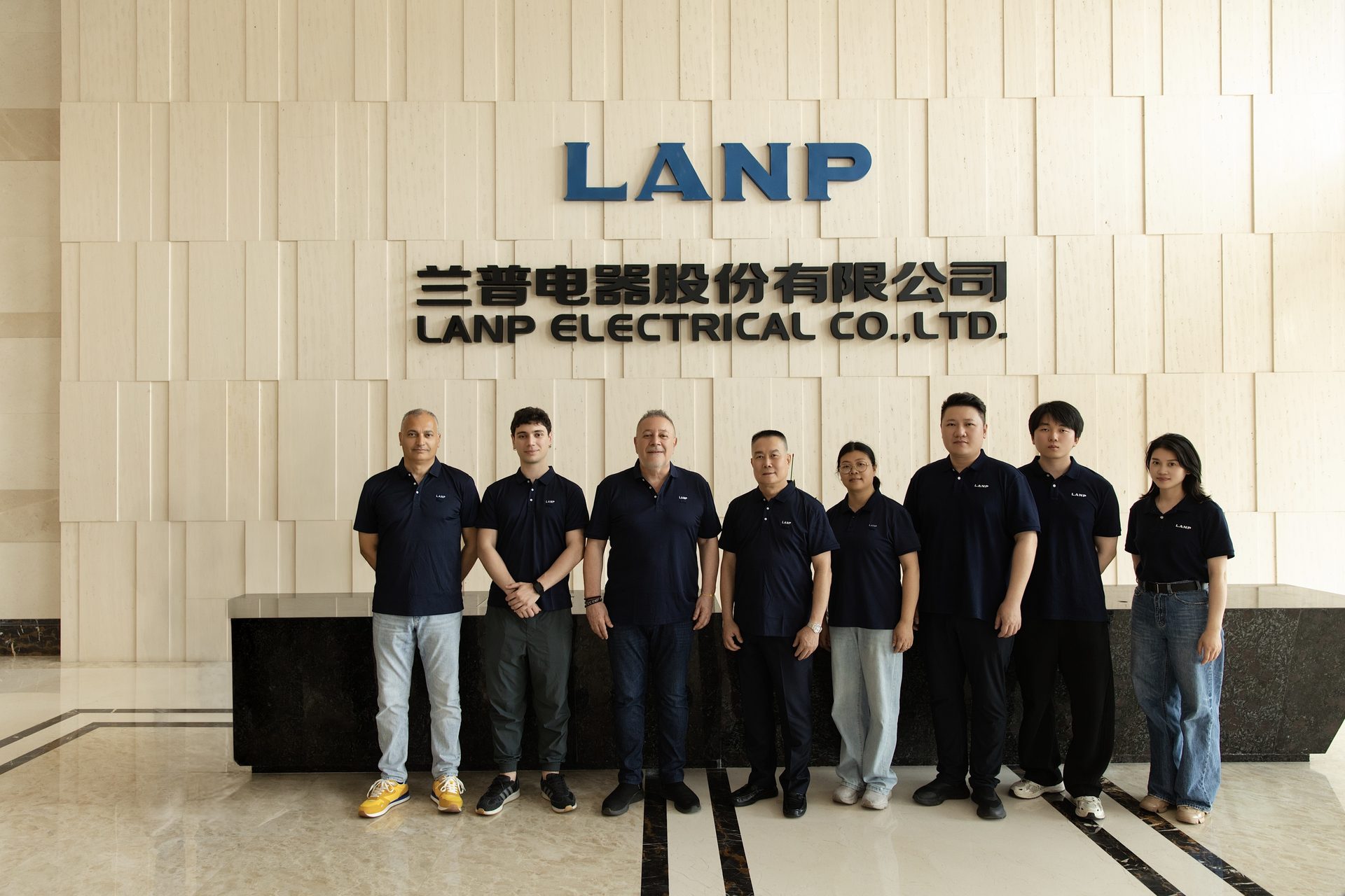Il team LANP Europe in visita alla sede LANP Electrical di Wenzhou, Cina